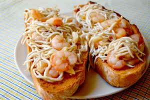 Bar Bodega en Azuqueca de Henares, Guadalajara tostas de gula con gambas al ajillo